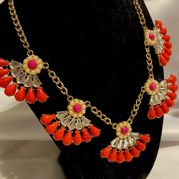 Goldtone statement necklace with clear rhinestones, coral and fuchsia stones - Picture 3 of 7